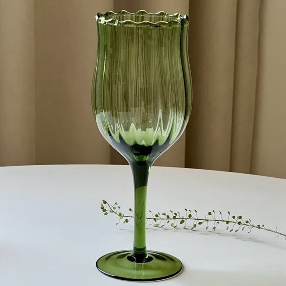 🍷Set of 4 Elegant Green Wine Glasses - Picture 4 of 11